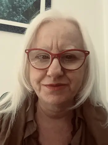 Mara Spizzico, psicologa psicoterapeuta a Bari Foto in primo piano della dottoressa Mara Spizzico, psicologa a Bari, psicoterapeuta